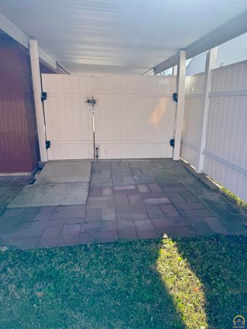 3904 SW 26th ST, Topeka, KS 66614