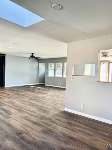 3904 SW 26th ST, Topeka, KS 66614