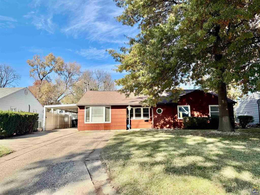 3904 SW 26th ST, Topeka, KS 66614