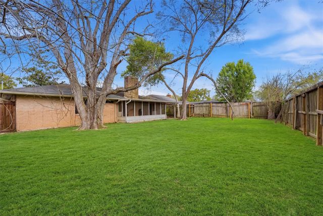 4415 Crofter Glen Drive, Friendswood, TX 77546