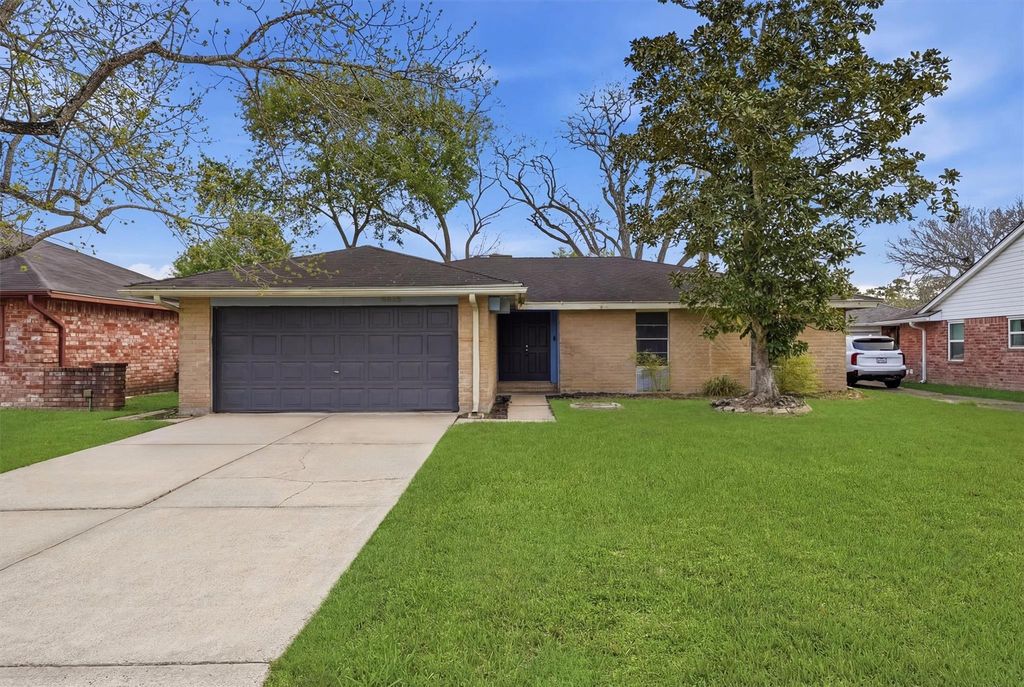 4415 Crofter Glen Drive, Friendswood, TX 77546