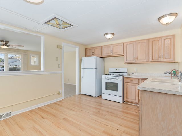8818 S Kildare Avenue, Hometown, IL 60456