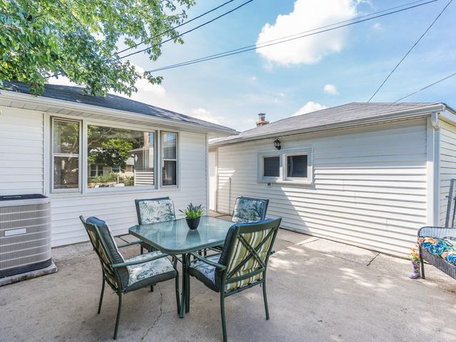 8818 S Kildare Avenue, Hometown, IL 60456