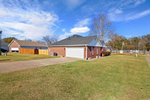 1 Moon Ridge Drive, Ward, AR 72176