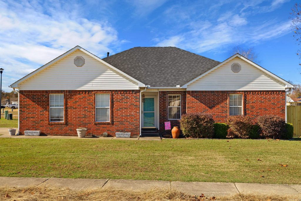 1 Moon Ridge Drive, Ward, AR 72176