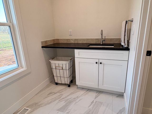 20203 Lawrence 2008p, Everton, MO 65646