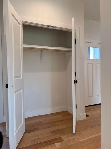 20203 Lawrence 2008p, Everton, MO 65646