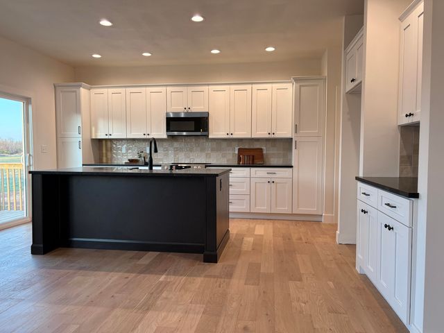 20203 Lawrence 2008p, Everton, MO 65646