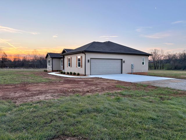 20203 Lawrence 2008p, Everton, MO 65646