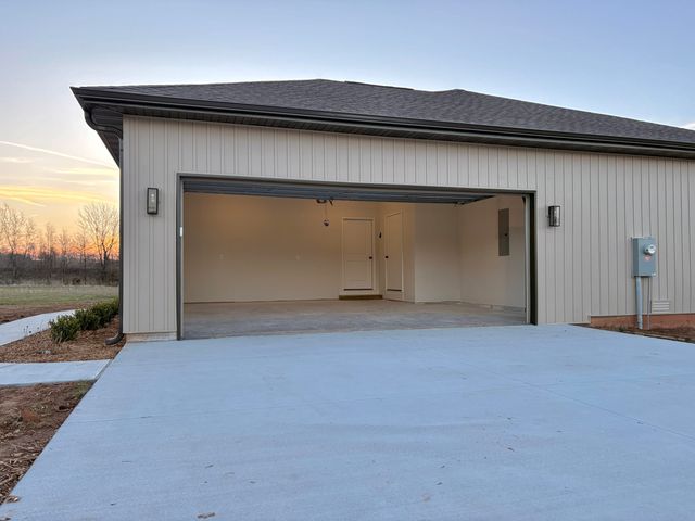 20203 Lawrence 2008p, Everton, MO 65646