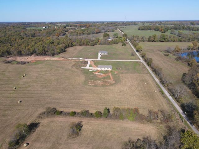 20203 Lawrence 2008p, Everton, MO 65646