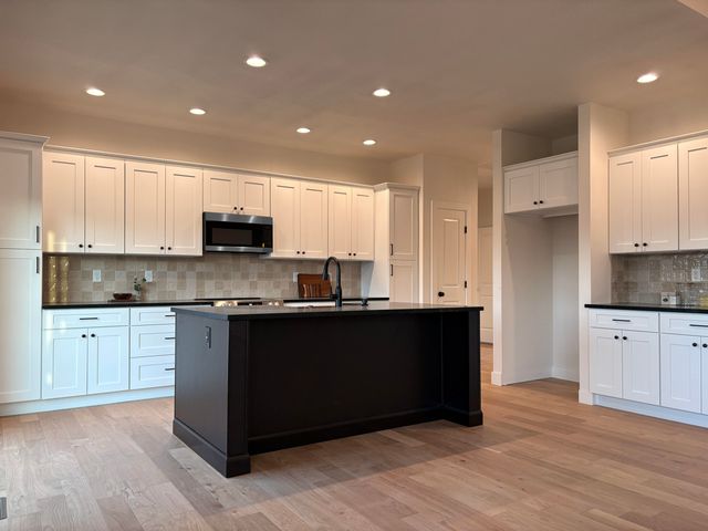 20203 Lawrence 2008p, Everton, MO 65646