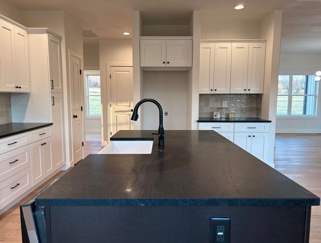 20203 Lawrence 2008p, Everton, MO 65646