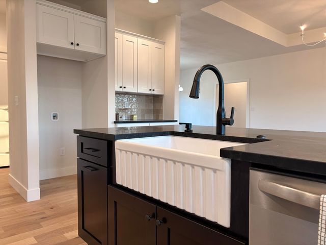 20203 Lawrence 2008p, Everton, MO 65646