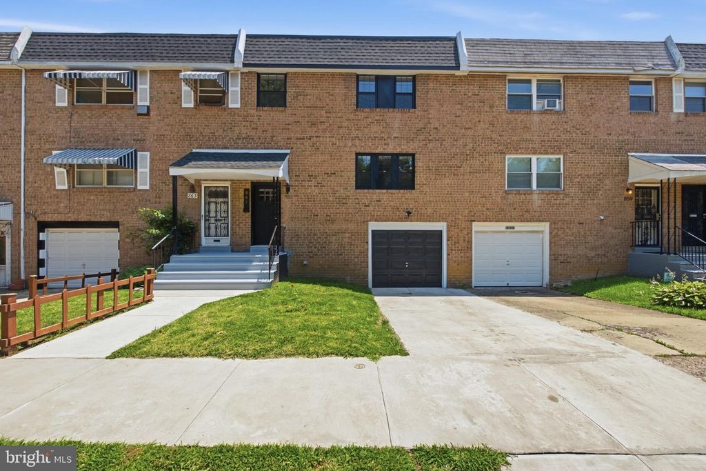 861 N 7TH ST, Philadelphia, PA 19123