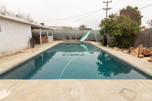 4501 Knoll Drive, Bakersfield, CA 93308