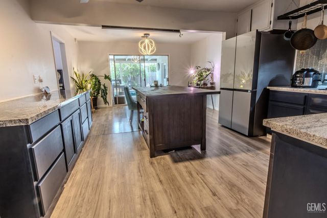 4501 Knoll Drive, Bakersfield, CA 93308