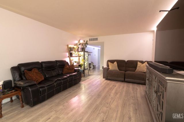 4501 Knoll Drive, Bakersfield, CA 93308