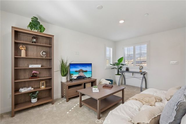 2464 Yellowstone Way, Rialto, CA 92377