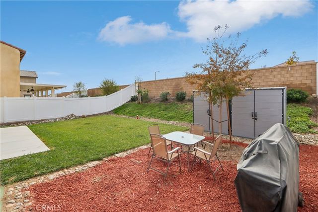 2464 Yellowstone Way, Rialto, CA 92377