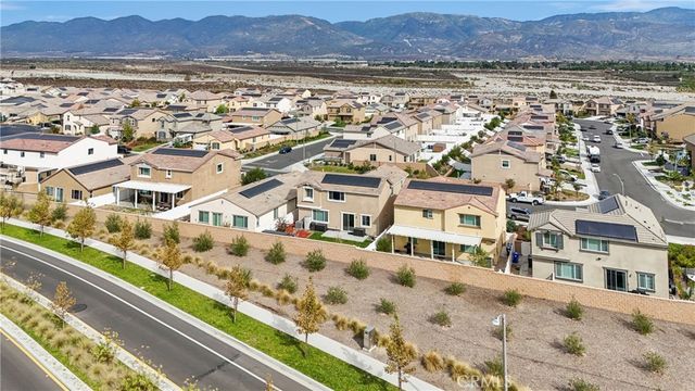 2464 Yellowstone Way, Rialto, CA 92377