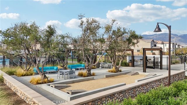 2464 Yellowstone Way, Rialto, CA 92377