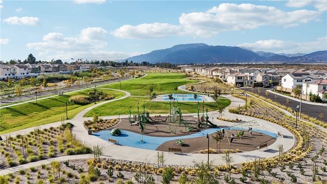 2464 Yellowstone Way, Rialto, CA 92377