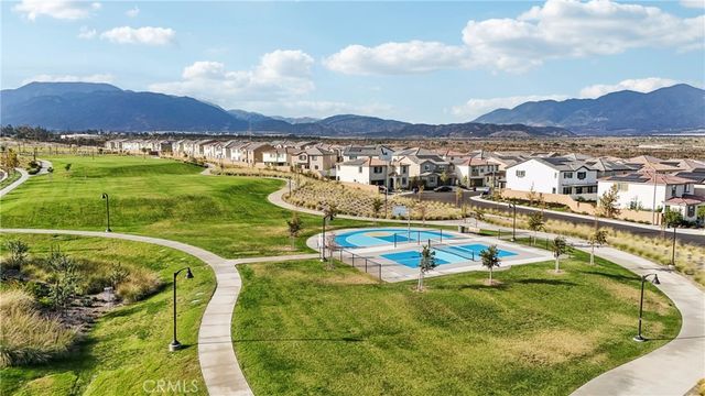 2464 Yellowstone Way, Rialto, CA 92377