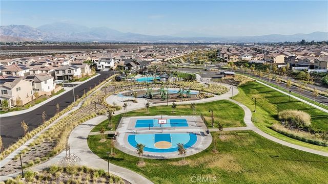 2464 Yellowstone Way, Rialto, CA 92377