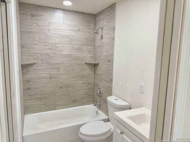 687 Burr Oak, Canyon Lake, TX 78133