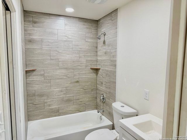 687 Burr Oak, Canyon Lake, TX 78133