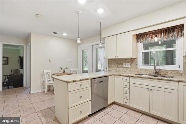 1084 RIDGE RD S, Martinsburg, WV 25403