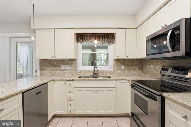 1084 RIDGE RD S, Martinsburg, WV 25403