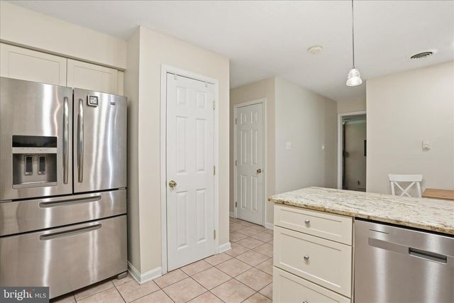 1084 RIDGE RD S, Martinsburg, WV 25403