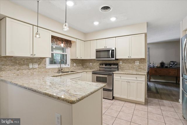 1084 RIDGE RD S, Martinsburg, WV 25403
