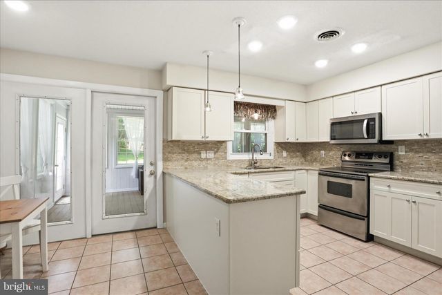1084 RIDGE RD S, Martinsburg, WV 25403