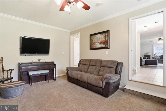 1084 RIDGE RD S, Martinsburg, WV 25403