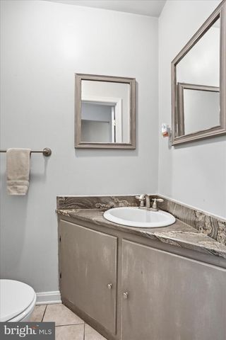 1084 RIDGE RD S, Martinsburg, WV 25403