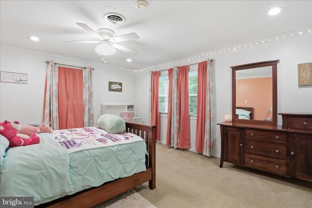 1084 RIDGE RD S, Martinsburg, WV 25403