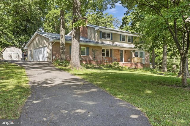 1084 RIDGE RD S, Martinsburg, WV 25403