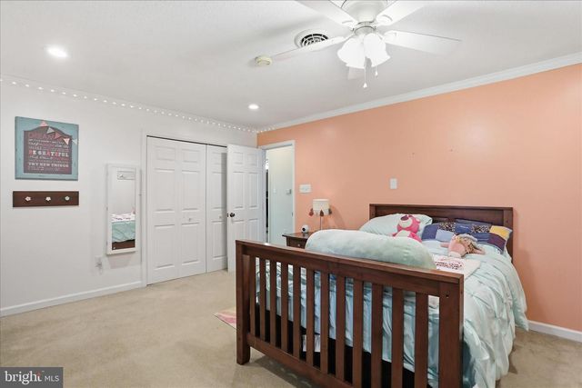 1084 RIDGE RD S, Martinsburg, WV 25403