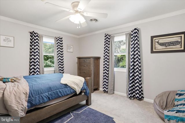 1084 RIDGE RD S, Martinsburg, WV 25403