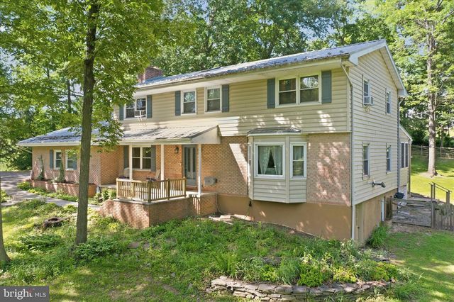 1084 RIDGE RD S, Martinsburg, WV 25403