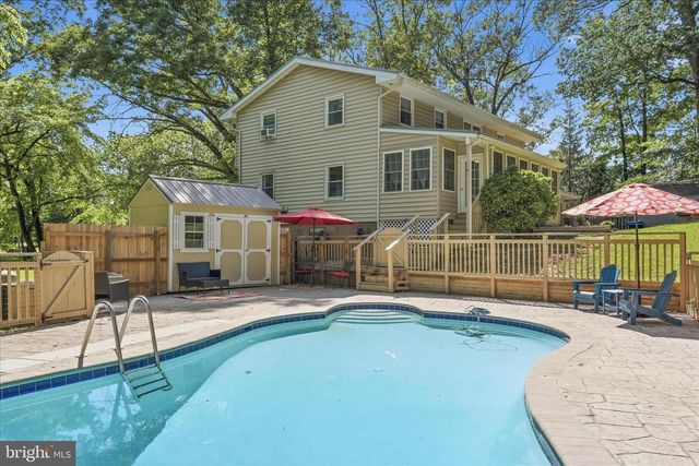 1084 RIDGE RD S, Martinsburg, WV 25403