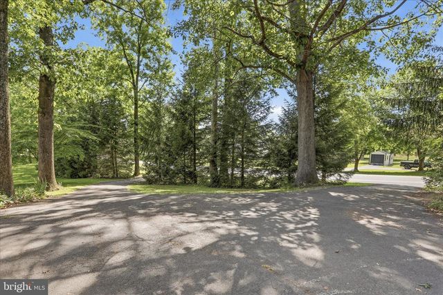 1084 RIDGE RD S, Martinsburg, WV 25403
