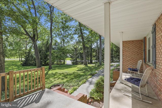 1084 RIDGE RD S, Martinsburg, WV 25403