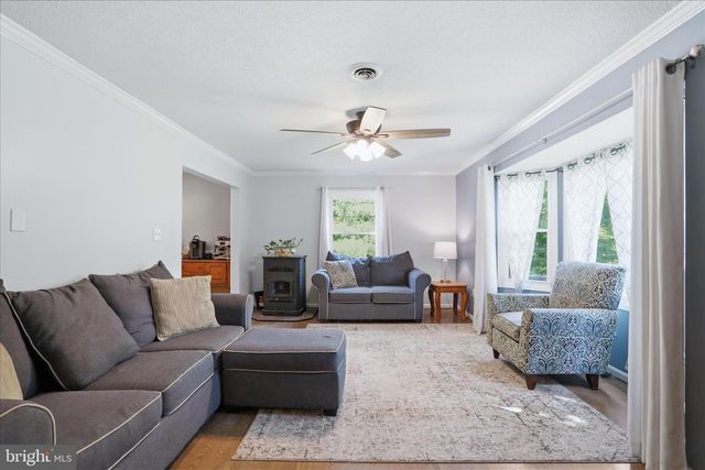 1084 RIDGE RD S, Martinsburg, WV 25403