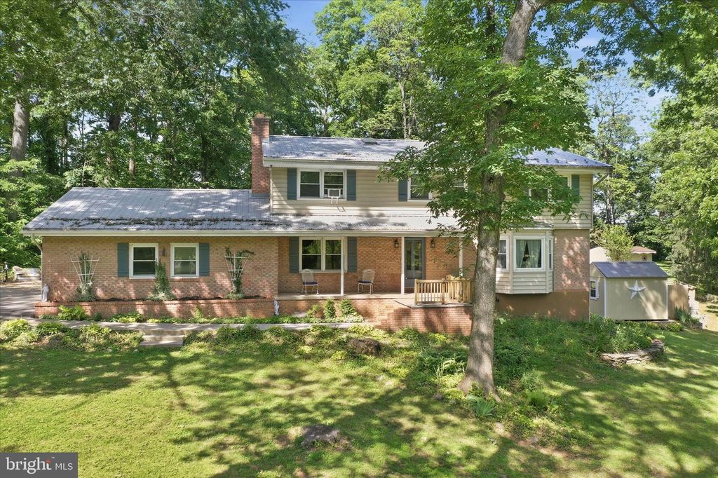 1084 RIDGE RD S, Martinsburg, WV 25403