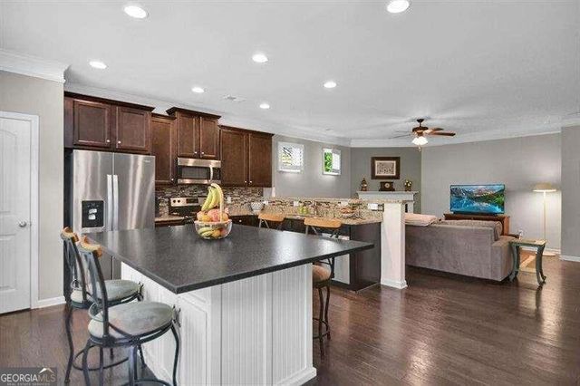 307 Lakeside Lane, Woodstock, GA 30188