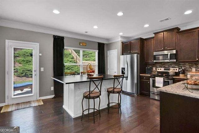 307 Lakeside Lane, Woodstock, GA 30188